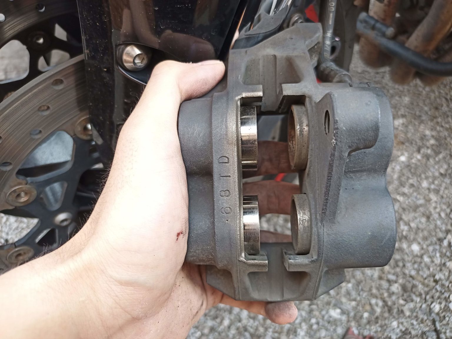 バイクのブレーキキャリパー清掃のやり方 自由気ままに。